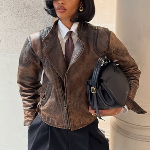 Chaqueta de cuero genuino para mujer, estilo motociclista, vintage, con lavado ácido y efecto desgastado por el sol, tipo bomber con solapa. - Product Image 1