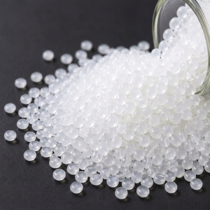 Granulés de TPU E80 E85 E90 E95, résine de polyuréthane thermoplastique de haute qualité pour la fabrication durable de semelles de chaussures - Product Image 1