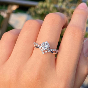 Anello di Fidanzamento a Quattro Punte a Forma di V per Donne, Elegante Gioiello da Matrimonio Stile Principessa - Product Image 2