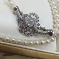 Collier en perles d'eau douce Camellia multi-positions - Design élégant et intemporel