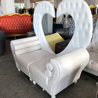 Canapé d'amour blanc de luxe de l'usine de Foshan, canapé de mariage, chaises en bois antique pour la mariée et le marié, peinture moderne, chaise élégante pour hôtel, 1 pièce