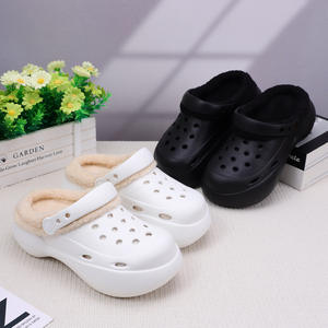 Zuecos Crocs con Plataforma, Negros, Suela Gruesa, Cálidos, Fáciles de Poner, Zapatos Cómodos de EVA para Mujer, para Uso Casual en el Hogar - Product Image 3