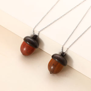 Chaîne en acier inoxydable en forme de pomme de pin boîte de rangement ouvrable souhaitant <span class=keywords><strong>bijoux</strong></span> personnalisés collier pendentif gland en bois naturel - Product Image 1