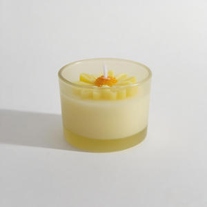 Ensemble cadeau premium de bougies en cire de soja parfumées écologiques en forme de petite marguerite colorée pour fête et mariage - Product Image 6