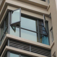 Debido a la baja necesidad de mantenimiento y la alta durabilidad de nuestras ventanas abatibles de aluminio, ideales para hogares ocupados.