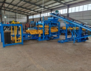 Machine de fabrication de blocs creux de haute qualité au meilleur <span class=keywords><strong>prix</strong></span> QT4-15, machine automatique de fabrication de briques à pression hydraulique avec moteur PLC pour sable brut - Product Image 3