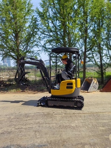 Miniexcavadora de orugas de 2.2t de gran venta en 2026 con motor y componentes Hengli para excavación de bases, 1 año de garantía - Product Image 4