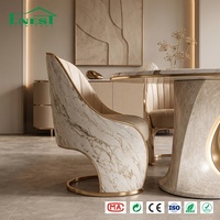 Table à manger ovale en marbre haut de gamme, plateau rectangulaire en marbre avec 8 chaises rembourrées pour un intérieur de restaurant de luxe classique