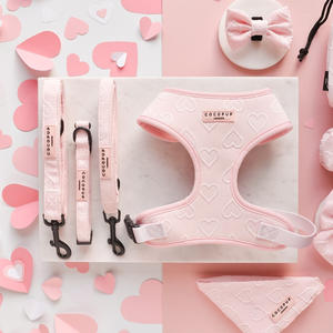 Set Harnesses Anjing Mewah Custom, Tali & Kalung Anjing yang Dapat Disesuaikan, Kantong Pembuang Kotoran Hewan Peliharaan, Bandana, Bahan Neoprene Bernapas, Warna <span class=keywords><strong>Pink</strong></span>, Bulu Halus - Product Image 2