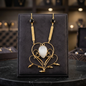Collier de mariage tendance en laiton plaqué or, avec pendentif en cristal de quartz étincelant en forme de poire, style ras-de-cou à maillons - Product Image 2