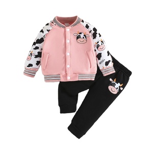 ชุดเซ็ตสองชิ้นสำหรับเด็กผู้หญิงลายวัว ชุดเบสบอล กางเกงลำลองสำหรับเล่นกีฬากลางแจ้ง เสื้อผ้าเด็ก - Product Image 1