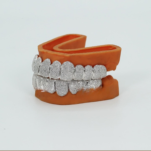 Grillz de luxe personnalisés en argent sterling 925 avec diamants Moissanite pour hommes et femmes, bijoux dentaires à l'éclat brillant, accessoire de mode - Product Image 3