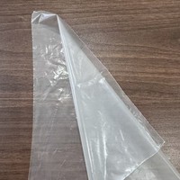Film TPU mat en polyuréthane thermoplastique élastomère, rouleau TPU mat soudable haute fréquence pour vêtements de pluie gonflables à chambre à air