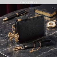 Hongbo Nouvelle Pochette à Cartes et Porte-Monnaie Compacte en Forme de Galet avec Chaîne Dorée et Dragonne, Idéale comme Sac de Demoiselle d'Honneur/Cadeau de Mariage