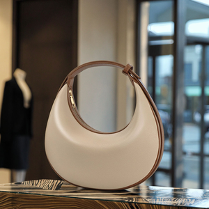 กระเป๋าถือสะพายข้างผู้หญิง รุ่น 3278-1 แฟชั่นทันสมัย หนัง PU สายปรับได้ ดีไซน์สร้างสรรค์ รูปทรงพระจันทร์ ปิดด้วยซิป หรูหรา - Product Image 1