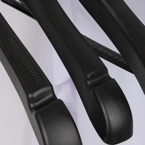 Cintre de haute qualité en plastique à épaules larges, en velours floqué, pour manteaux, vestes, costumes et pantalons, avec barre transversale - Product Image 4
