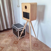 Cabina de Fotos para Fiestas GT, Cámara SLR Compatible con iPads y Smartphones, Conexión Wi-Fi/Bluetooth, Construcción de Aluminio, Impresión Instantánea, 15.6 Pulgadas