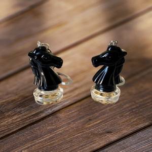 Llavero de resina único con diseño artístico abstracto, accesorio ligero y duradero diseñado para uso diario, expresión personal - Product Image 3