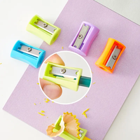 Taille-crayon manuel à prix d'usine, mini taille-crayon portable en plastique personnalisé pour crayons de couleur standard, fournitures de bureau pour étudiants
