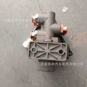 Contrepoids WG9925550711 pour camions Howo et Shaanxi Delong avec vanne de commutation de réservoir de carburant - Product Image 1
