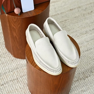 Mocasines Casuales de Diseño para Hombre, Hechos de Gamuza, Diseño de una Pieza con Diseño Calado, Tejidos con Cuero Natural - Product Image 3