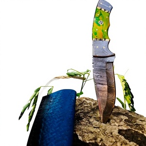 Couteau de camping artisanal en acier au carbone avec manche en résine, bord partiellement dentelé, léger et multifonctionnel pour la chasse et le camping en extérieur - Product Image 1
