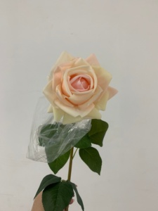 Vente flash - Roses artificielles réalistes <span class=keywords><strong>de</strong></span> couleur rose, à longues tiges, pour la maison, les mariages, les centres <span class=keywords><strong>de</strong></span> <span class=keywords><strong>table</strong></span> <span class=keywords><strong>de</strong></span> Noël, la Saint-Valentin - Product Image 3