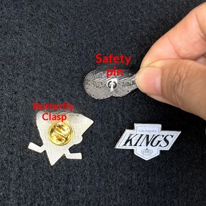 Nueva llegada: Pin de letras personalizado con diseño de hockey estadounidense, insignia para cuello, técnica de pintura al horno, accesorios para ropa y mochilas - Product Image 2