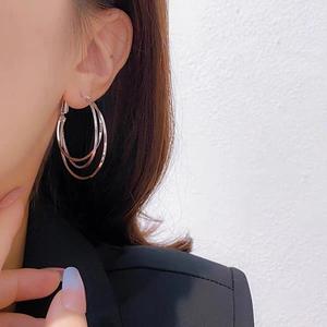 Pendientes de aro de múltiples capas chapados en oro y plata para mujer, pendientes de aro de tres capas para mujer, pendientes de aro circulares grandes lisos <span class=keywords><strong>Simpel</strong></span> para mujer - Product Image 6