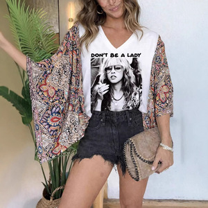 <span class=keywords><strong>T</strong></span>-<span class=keywords><strong>shirt</strong></span> Bohème à <span class=keywords><strong>Imprimé</strong></span> Floral et Patchwork Col V pour <span class=keywords><strong>Femme</strong></span>, Manches Chauve-Souris Graphiques Vintage, Coupe Ample Décontractée d'É<span class=keywords><strong>t</strong></span>é, Style Bohème - Product Image 2