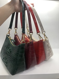กระเป๋าสะพายหนังจระเข้สีแดงเบอร์กันดี กระเป๋าถือผู้หญิง สายสะพายเดี่ยว กระเป๋าสะพายข้างแบบมีซิป - Product Image 4