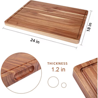 Groot rechthoekig houten snijplank van natuurlijk hout, geschikt voor eten, serveren en charcuterie.