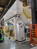 Robot de découpe à jet d'eau CNC inversé 6 axes haute précision avec table rotative fermée et pompe pour le traitement des intérieurs automobiles