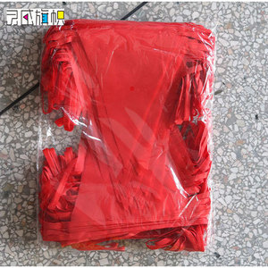 Banderas Triangulares Rojas Brillantes de Poliéster Duradero para Ceremonias, Venta al Por Mayor Directa de Fábrica - Product Image 1