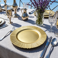 Assiettes rondes décorées de motifs dorés de qualité supérieure, fournies par l'usine, pour une utilisation festive à la table