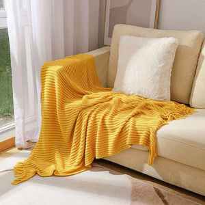 Manta Acrílica Roja <span class=keywords><strong>de</strong></span> Lujo Nórdico al por Mayor, Gruesa, con Borlas, Tamaño Personalizado, Cálida para Siesta <span class=keywords><strong>de</strong></span> <span class=keywords><strong>Invierno</strong></span>, Cubre Sofá y Aire Acondicionado - Product Image 2