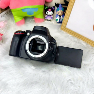 Cámara Nikon D5100 de 16.2MP Full HD DSLR Usada para Principiantes, Solo Cuerpo de Cámara, Flash Integrado - Product Image 1