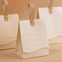 Boîte cadeau en carton recyclable haut de gamme à motif floral avec poignée pour mariages et événements, type dossier laminé mat pour chewing-gum