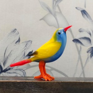 Figurine d'oiseau en verre soufflé artisanal coloré, avec pattes jaunes, bleues, rouges, oranges, pièce unique, pour Diwali, mariage, vase de table, bureau - Product Image 4