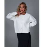 Eleganter Anti-Pilling Weißer Komfortabler Kunstpelz Gestrickter Damen-Cardigan aus Polyester mit Rundhalsausschnitt Stilvoller Lässiger Pullover