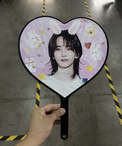 Éventails à main Kpop transparents personnalisés de style coréen Éventails à main imprimés avec photo Éventails créatifs ronds en plastique - Product Image 4