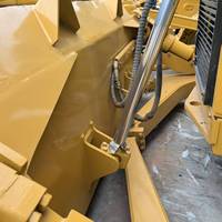 Bulldozer sur chenilles Caterpillar d'occasion pas cher, modèle original CAT D7R avec moteur CAT, idéal pour le nivellement des sous-sols routiers et les travaux de terrassement.