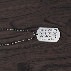Collier gravé avec citation pour père step : Merci d'être l'homme qui n'<span class=keywords><strong>avait</strong></span> <span class=keywords><strong>pas</strong></span> besoin d'être ton père – Bijou cadeau pour la Fête des Pères - Product Image 3