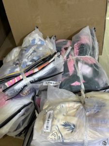 เสื้อกล้ามฤดูร้อนสำหรับสตรีสายเดี่ยวขายส่งแบบคละชิ้นเซตเสื้อเกาะอกแฟชั่นเอวลอยสินค้าเสื้อผ้ามือสองแบบยกถุง - Product Image 6