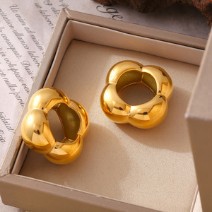 Wholesale Waterproof Texture Jewelry Chunky Exaggerate Flower Rings for Women Stainless Steel 18K Gold Plated Finger Ring - Product Image 4