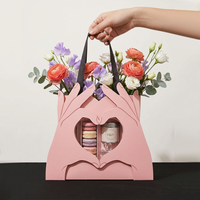 Sac en papier personnalisé découpé en forme de cœur avec fenêtre pour emballage de fleurs, macarons, parfums, coffrets cadeaux, sac de transport rose pour boutique, vente en gros