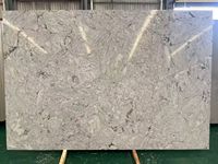 Plan de toilette en quartz Calacatta blanc avec veines grises