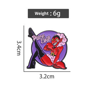 Broche en alliage de zinc émaillé USAVICH Lapin Rouge de dessin animé, épinglette fantaisie noire, motif démon sombre et maléfique, pour uniforme de prison et costume - Product Image 1