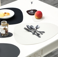 Nouveau style de set de table en forme de goutte d'eau de haute qualité pour restaurant, en cuir PVC grainé antidérapant, pour table à manger, vente en gros