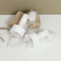 Bouteille de mousse d'emballage en plastique multifonctionnelle pour nettoyer les chaussures, bouteille de pompe de mousse de savon de distributeurs de liquide d'animal familier avec la brosse en plastique
